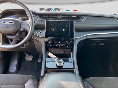 Used 2024 Jeep Grand Cherokee Altitude image 12