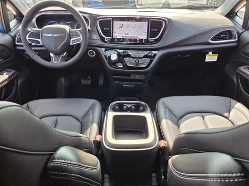 New 2026 Chrysler Pacifica Select FWD image 14