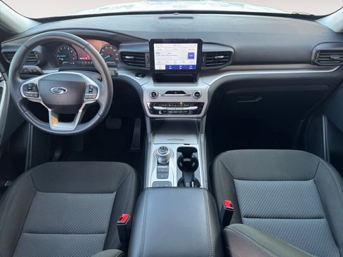 Used 2024 Ford Explorer XLT image 10