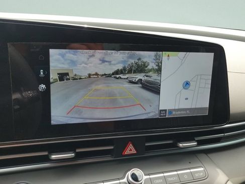 Used 2025 Hyundai Elantra SEL FWD image 16