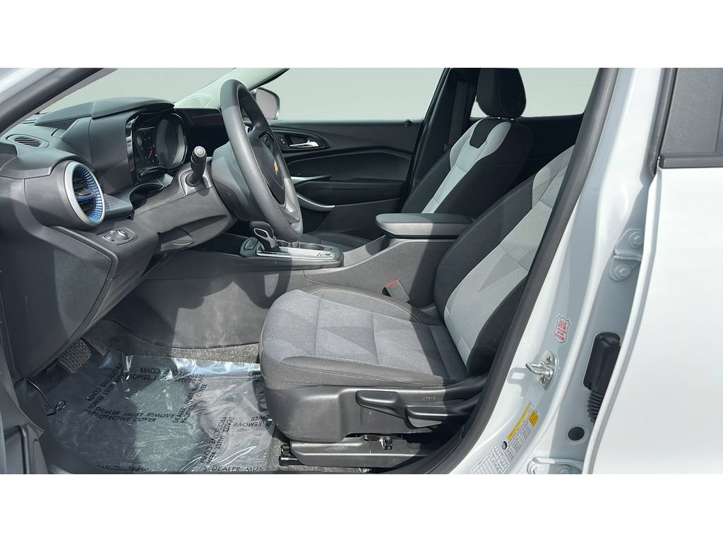 Used 2025 Chevrolet Trax LS FWD image 10