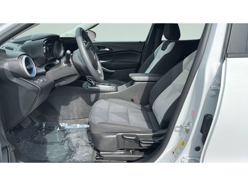 Used 2025 Chevrolet Trax LS FWD image 10