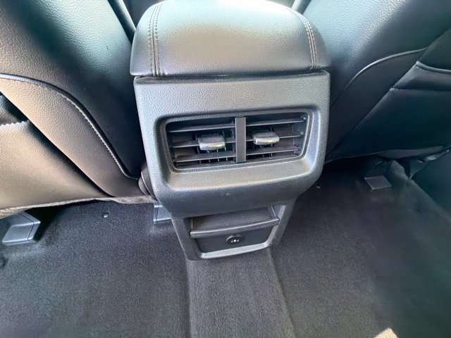 Used 2024 Ford Edge SEL AWD/4WD image 16