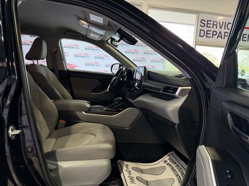 Used 2022 Toyota Highlander LE FWD image 38