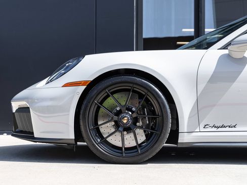 Certified 2025 Porsche 911 Targa 4 GTS AWD/4WD image 13