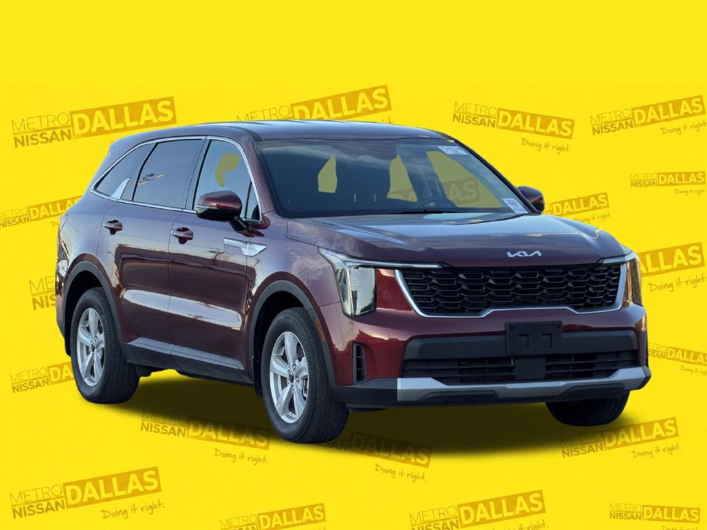 Used 2025 Kia Sorento LX FWD image 2