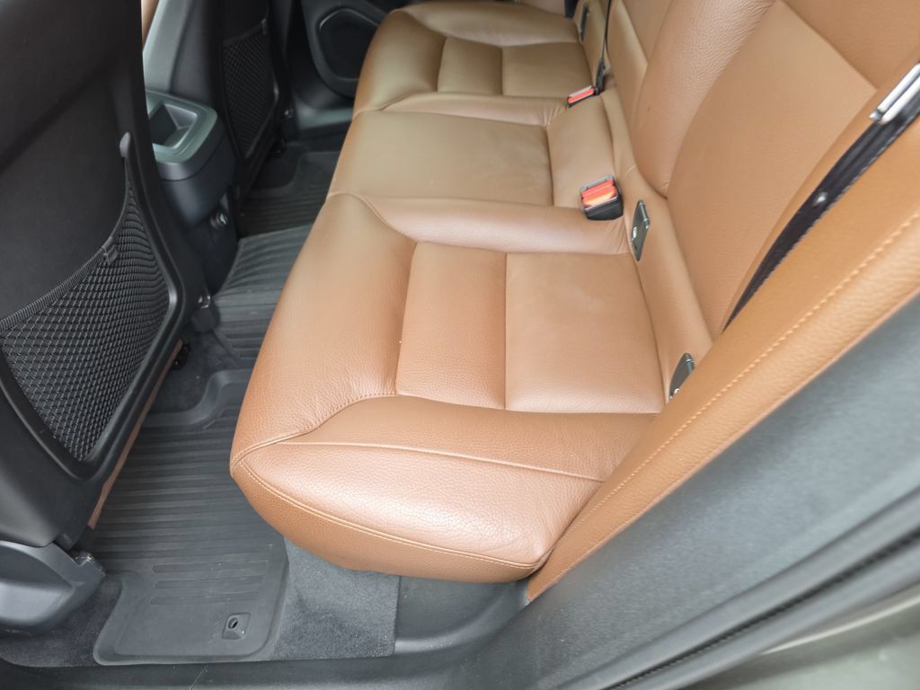 Used 2019 Volvo XC60 T6 Momentum w/ Multimedia Package AWD/4WD image 16