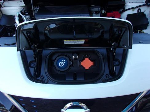 Used 2019 Nissan Leaf SL Plus w/ Protection Package image 27