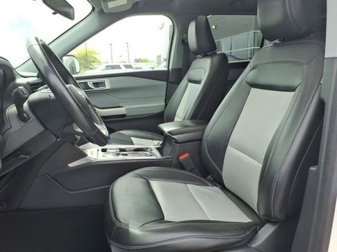 Used 2022 Ford Explorer XLT w/ Equipment Group 202A AWD/4WD image 12