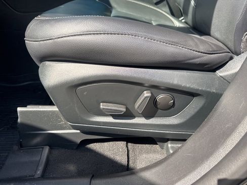 Used 2022 Ford Explorer Limited w/ Equipment Group 301A AWD/4WD image 10