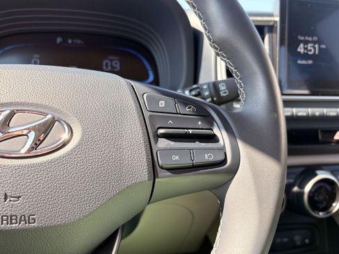 Used 2025 Hyundai Venue Limited FWD image 42