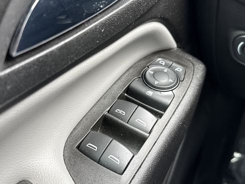 Used 2021 Chevrolet Equinox LS image 28