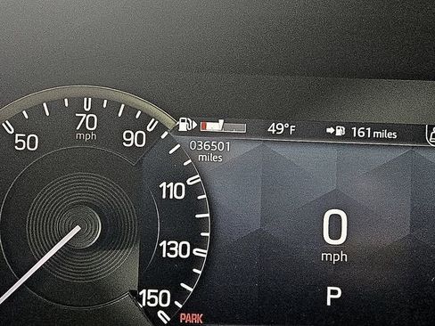 Used 2023 Land Rover Defender 90 SE image 21