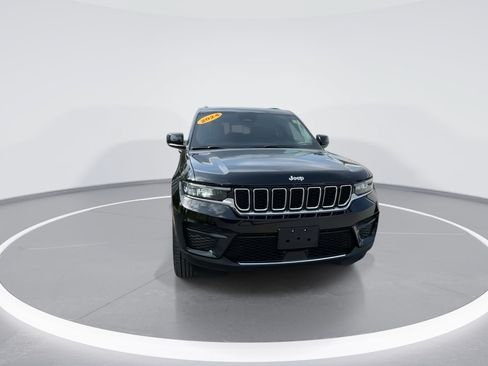 Used 2024 Jeep Grand Cherokee Laredo w/ Luxury Tech Group I AWD/4WD image 3