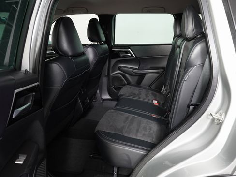 Used 2023 Mitsubishi Outlander SE image 14
