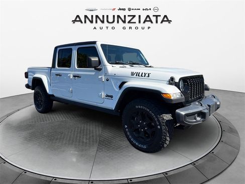 Used 2022 Jeep Gladiator Willys image 7