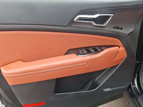 Used 2023 Kia Sportage SX image 12