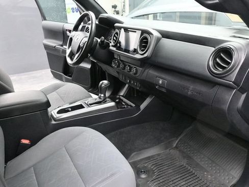 Used 2019 Toyota Tacoma TRD Sport AWD/4WD image 13