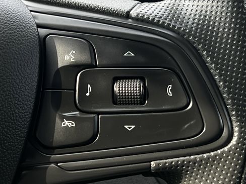 Used 2025 Buick Envista Preferred image 13