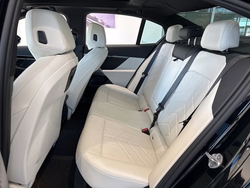 Used 2025 BMW 530i xDrive w/ Premium Package image 38