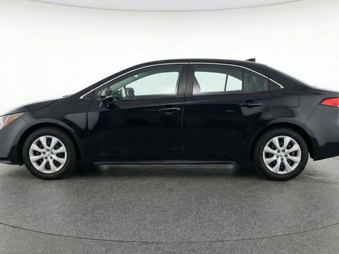 Used 2025 Toyota Corolla LE image 5