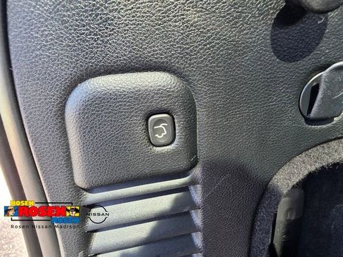 Used 2017 Jeep Grand Cherokee Altitude AWD/4WD image 29