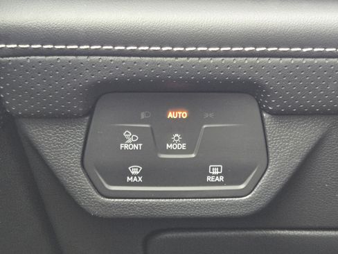 Used 2024 Volkswagen Atlas SE AWD/4WD image 19