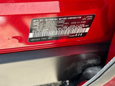 New 2025 Mitsubishi Outlander SE image 28