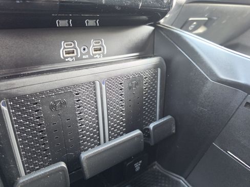 Used 2026 RAM 3500 Laramie AWD/4WD image 34