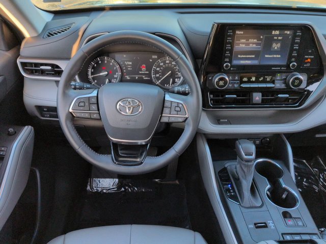 Used 2021 Toyota Highlander XLE FWD image 16
