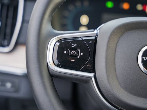 Used 2025 Volvo XC90 T8 Plus w/ Protection Package Premier image 24