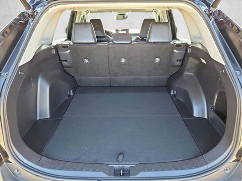 Used 2022 Toyota RAV4 XLE Premium image 6