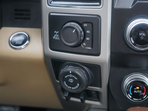Used 2019 Ford F150 Lariat w/ Equipment Group 502A Luxury AWD/4WD image 25