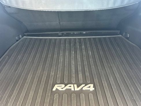 Certified 2021 Toyota RAV4 LE AWD/4WD image 19