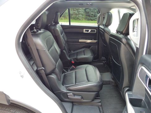 Used 2020 Ford Explorer XLT w/ Equipment Group 202A AWD/4WD image 48