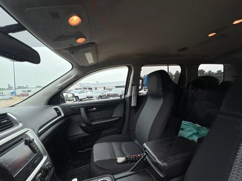 Used 2015 GMC Acadia SLE AWD/4WD image 18