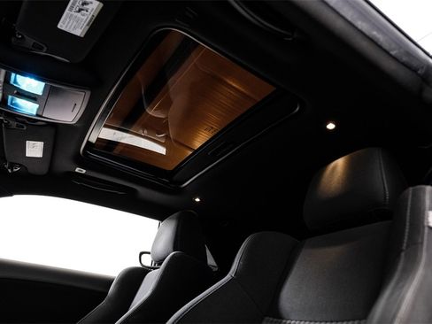 Used 2017 Dodge Challenger R/T image 4