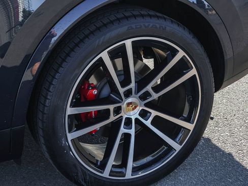 Used 2024 Porsche Cayenne S AWD/4WD image 10