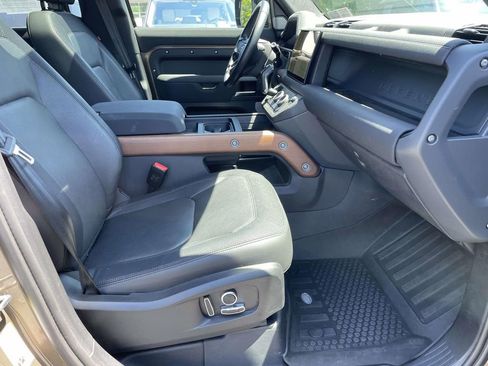 Used 2023 Land Rover Defender 130 X-Dynamic SE AWD/4WD image 21