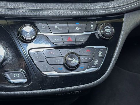 Certified 2022 Chrysler Pacifica Touring-L w/ S Appearance Package image 42