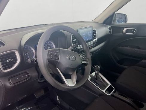 Used 2021 Hyundai Venue SE FWD image 10