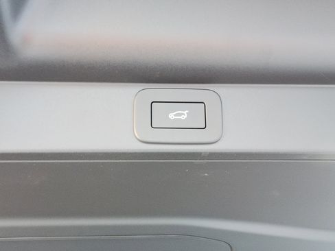 New 2025 Land Rover Range Rover Long Wheelbase SE image 33