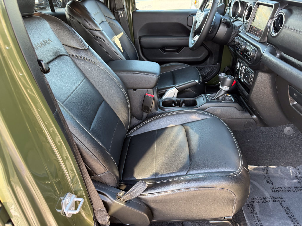 Used 2022 Jeep Wrangler Unlimited Sahara AWD/4WD image 15