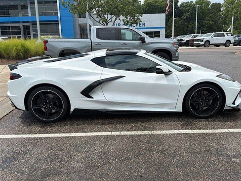Used 2023 Chevrolet Corvette Stingray Coupe w/ Z51 Performance Package RWD image 17