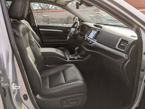 Used 2017 Toyota Highlander XLE image 22