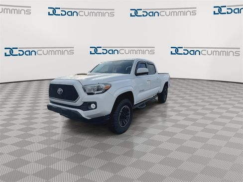 Used 2016 Toyota Tacoma SR5 image 4