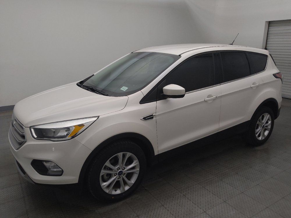 Used 2017 Ford Escape SE FWD image 2