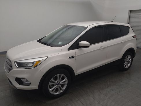 Used 2017 Ford Escape SE FWD image 2