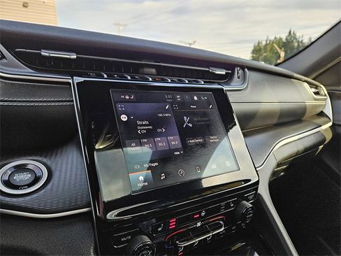 Used 2023 Jeep Grand Cherokee Altitude image 23