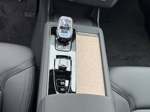 New 2026 Volvo XC90 B6 Plus w/ Protection Package Premier AWD/4WD image 17